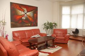 Apartamento dúplex de lujo en una zona residencial.