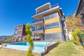 Nueva villa de lujo moderna con vistas al mar.