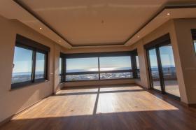 Nueva villa de lujo moderna con vistas al mar.