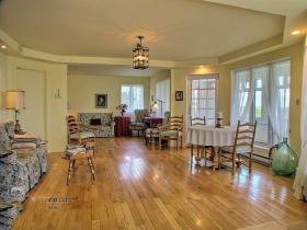 Propiedad versátil con increíbles vistas al lago, operable como B&B