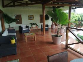 Casa de campo de lujo con vista al mar y montañas