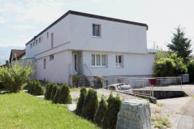 Edificio residencial y comercial con zona de sauna y piscina cubierta en venta