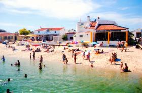 En venta bar, restaurante con residencia en la playa - trato raro