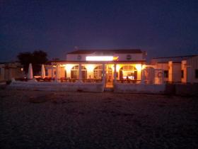En venta bar, restaurante con residencia en la playa - trato raro