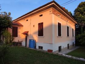 Villa ubicada en un pueblo medieval en Toscana