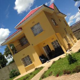 Casa moderna con título de propiedad en parcela de 5650 m2