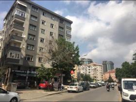 Vendo edificio de 10 viviendas y local comercial