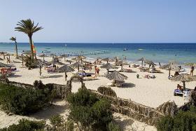 Hotel bien establecido, situado en una magnífica playa.