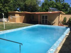 Casa en alquiler junto al mar con piscina - 2 dormitorios