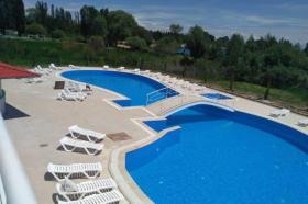 Complejo turístico en venta en la orilla norte del lago Issyk-Kul
