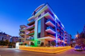 Se vende apartamento a 100 metros de la playa de arena