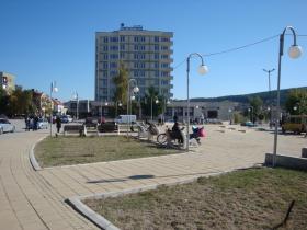 Complejo hotelero 5100 m2 en Bulgaria en la carretera internacional E80