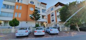 Amplio apartamento cerca del mar en una prestigiosa zona de Antalya