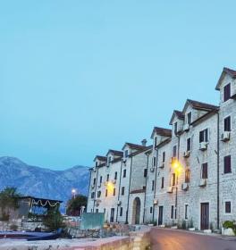 Se vende estudio en increíble casa antigua de piedra con playa privada