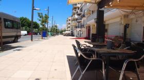 Se vende Restaurante Bar Tapas en primera línea de mar en la Costa Brava - Primera línea