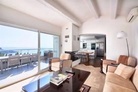 Villa contemporánea con encantadora vista sobre la bahía de Miramar y las islas Lérins