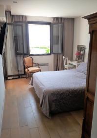 Apartamento con vista panorámica al mar y hermoso jardín paisajístico