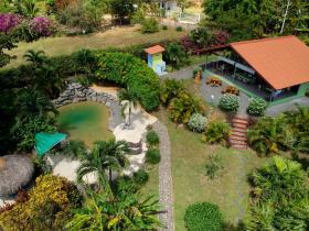 Se vende hotel B&B con restaurante en medio montañoso y acuático
