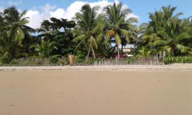 Terreno con casa en playa Ambodrona en venta