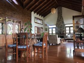 Se vende bonita villa con vista al pueblo