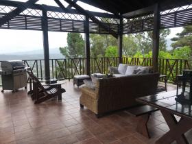 Se vende bonita villa con vista al pueblo