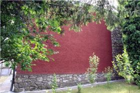 Se vende casa con gran jardín