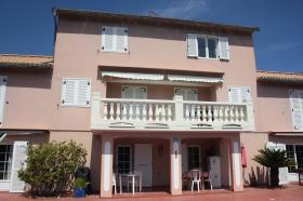 Casa-villa con 6 apartamentos sin vecinos - buenos ingresos por alquiler