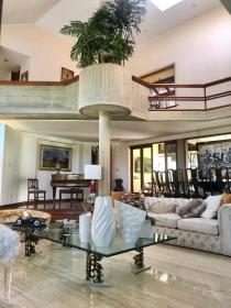 Espectacular casa moderna en La Lagunita, Caracas