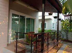 Casa en barrio seguro con cuidador en Nakhon Ratchasima