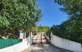 Fantástica villa reformada de 5 habitaciones, 14000 m2 de terreno, pista de tenis, piscina