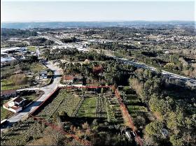 Edificio de cuatro plantas en el centro de Mangualde - oportunidad de inversión