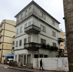 Edificio de cuatro plantas en el centro de Mangualde - oportunidad de inversión