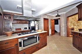 Villa de cuatro habitaciones 234 m2 de superficie habitable con piscina