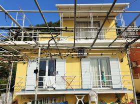 Hermosa casa unifamiliar en venta con vista al mar