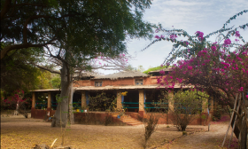 Se vende o alquila pequeño hotel en Playa de Senegal