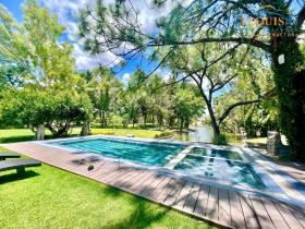 Casa en venta en Fraccionamiento privado con vista al campo de golf y a lago