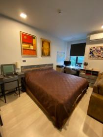 En venta en el área de Bangkok Asoke nuevo apartamento de 2 dormitorios- rentabilidad inmediata