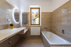 Casa recién reconstruida en estilo original con elementos modernos en Liboc
