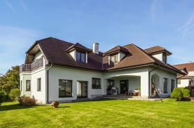 Una casa muy grande cerca de Praga para una familia muy grande