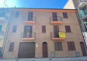Casa bifamiliar a estrenar ubicada en el centro de Porto San Giorgio