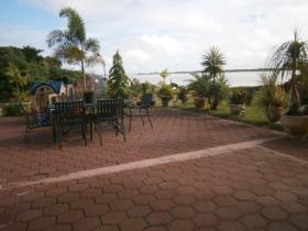 Villa frente al mar con puerto deportivo privado