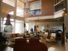 Villa frente al mar con puerto deportivo privado
