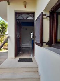 Se vende casa con amplio terreno y galpón