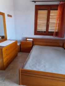 Se vende casa con amplio terreno y galpón