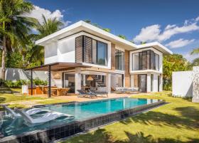 A un paso de la playa de surf - Nueva villa moderna