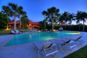 Villa Shangri La frente al mar