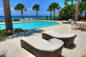 Villa Shangri La frente al mar