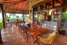 Villa Shangri La frente al mar