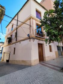 Edificio histórico con licencia vacacional y buena rentabilidad