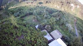 La finca de 71 ha con cascadas que nacen en las montañas
